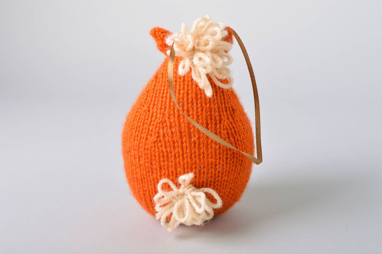 Jouet tricoté en coton et acrylique fait main à suspendre petit Vache orange photo 4