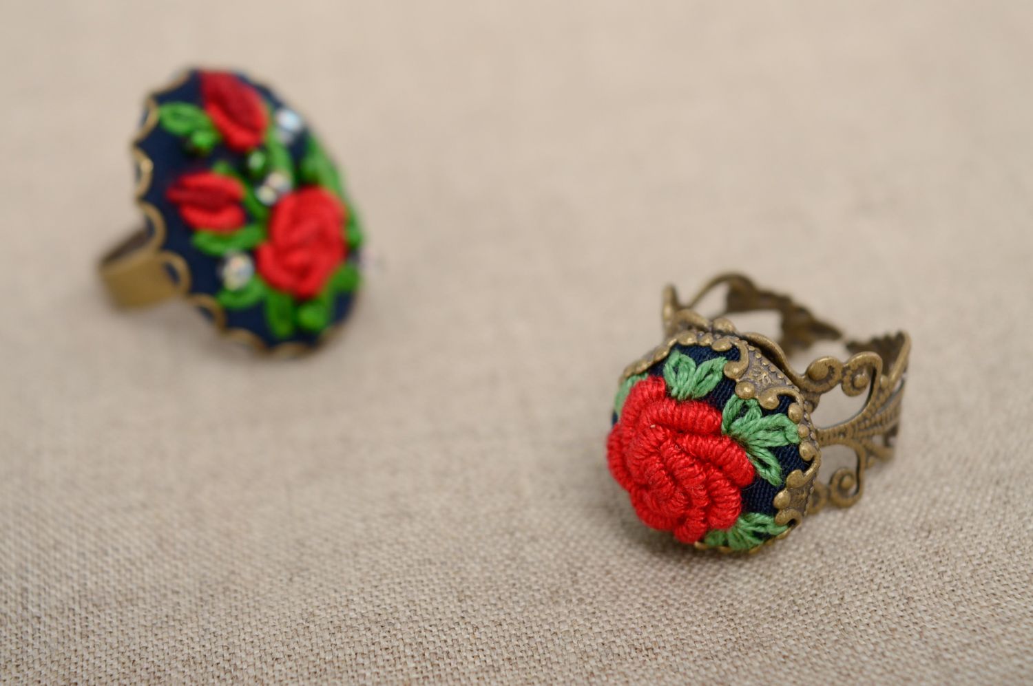 Rococo embroidered ring photo 4