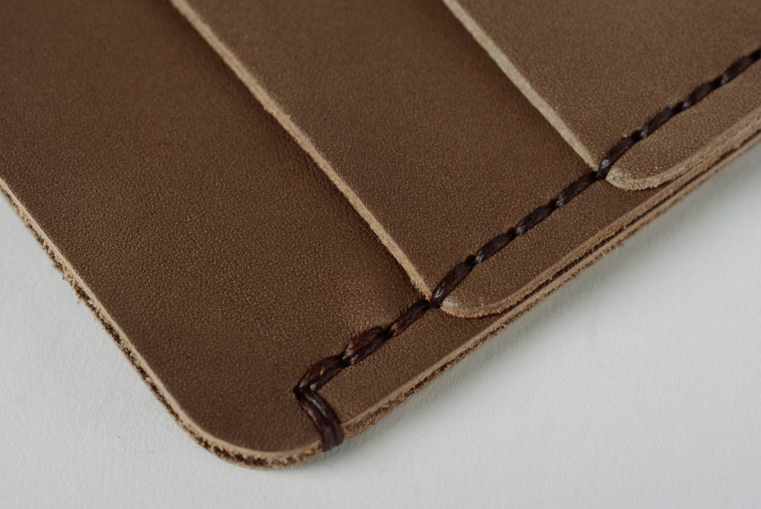 Portefeuille en cuir naturel marron fait main petit design original pour homme photo 4