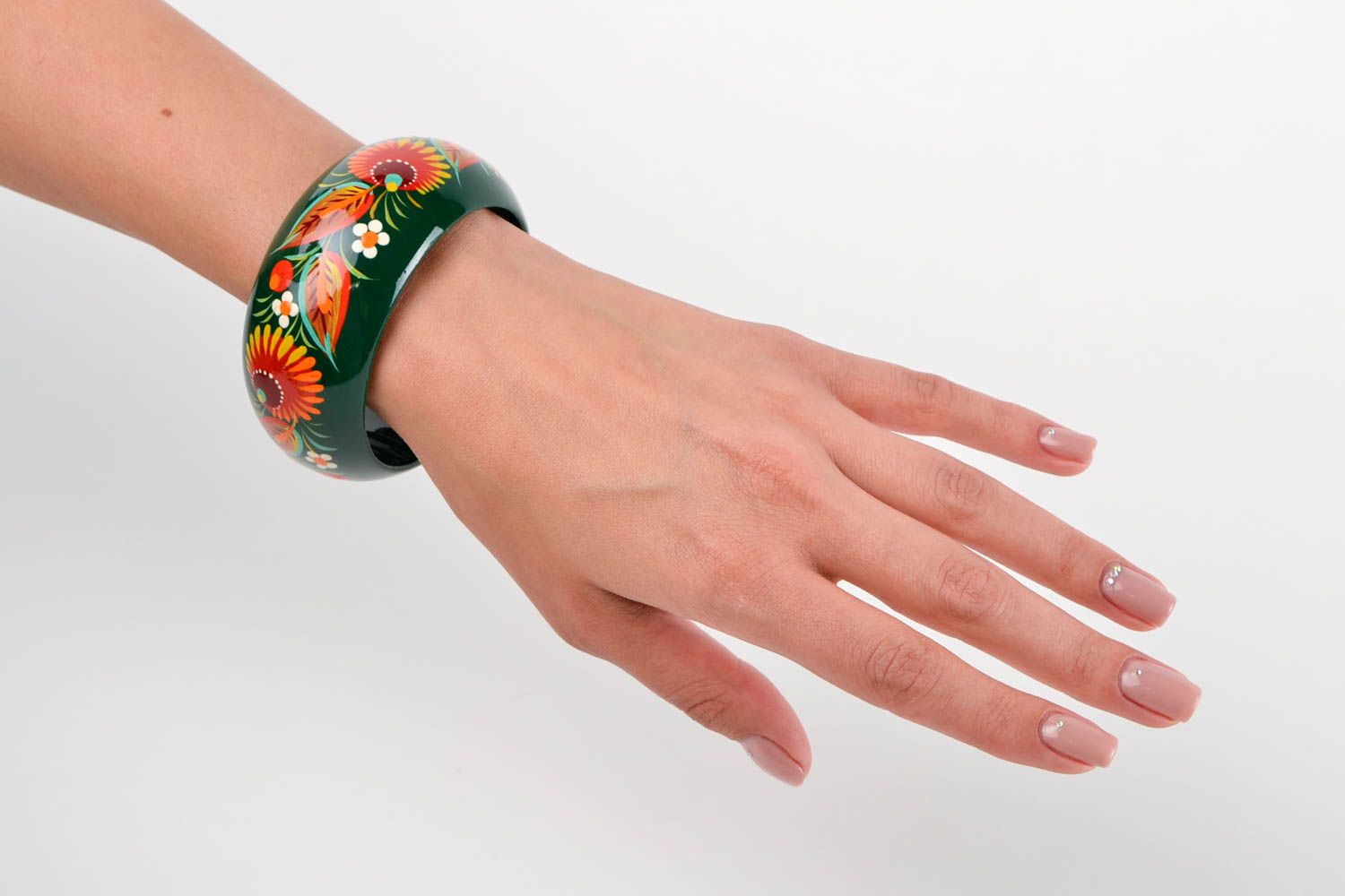 Bracelet jonc Bijou en bois fait main fond vert Cadeau femme style ethnique photo 3