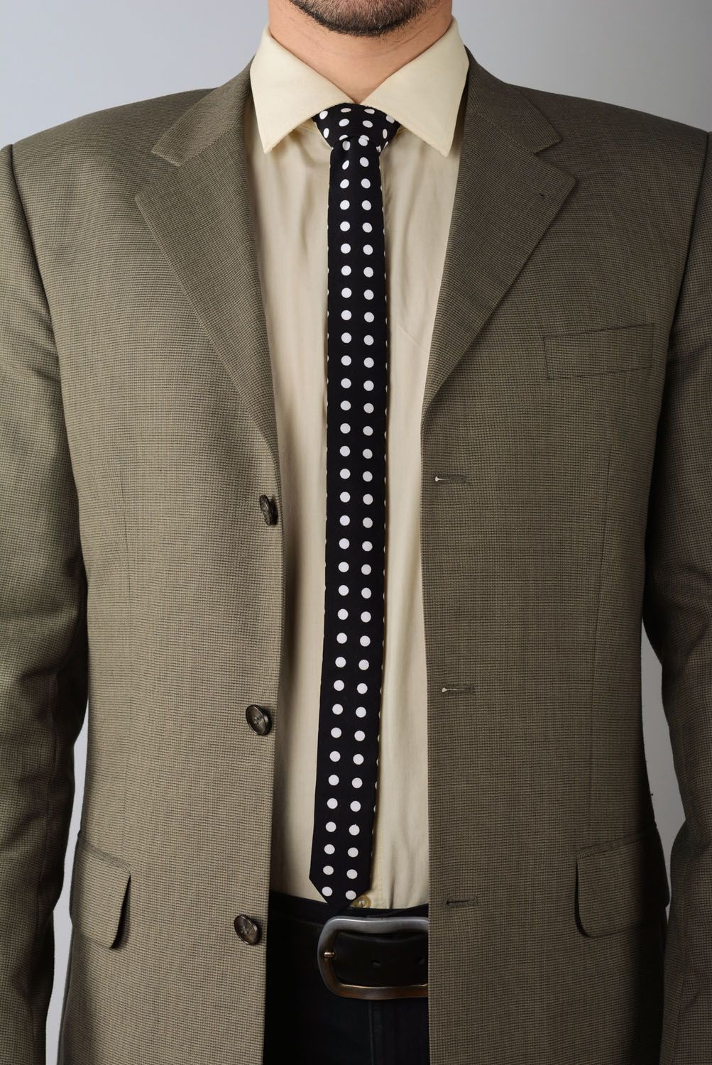 Черный галстук в горошек фото 1