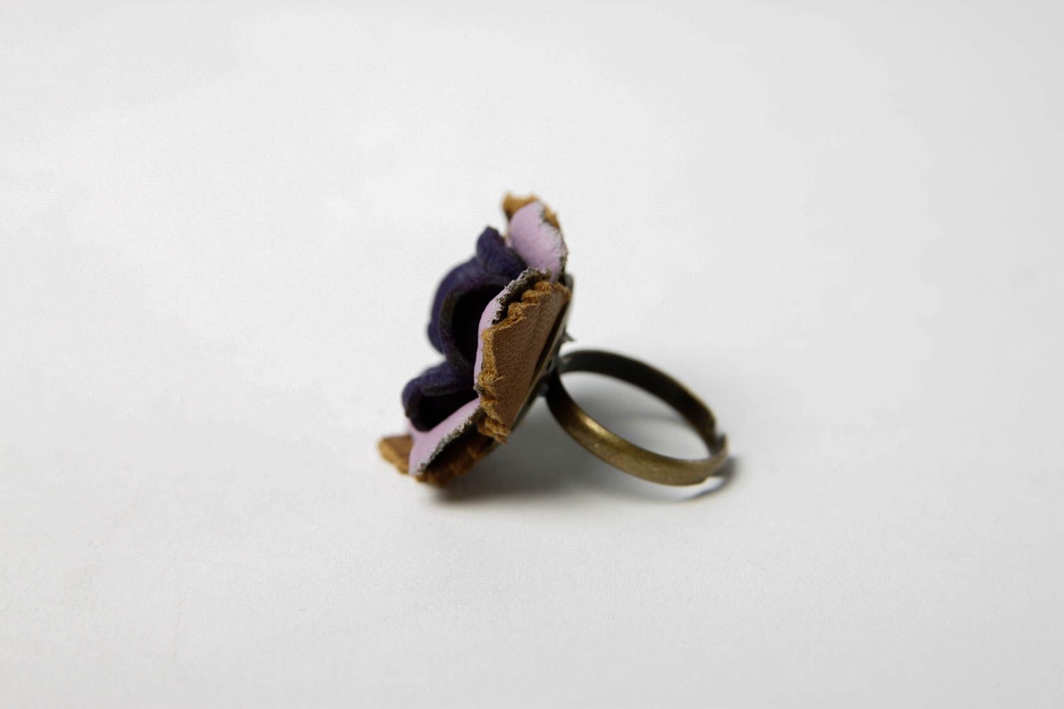 Кольцо из кожи кольцо ручной работы с цветком украшение из кожи женское фото 4