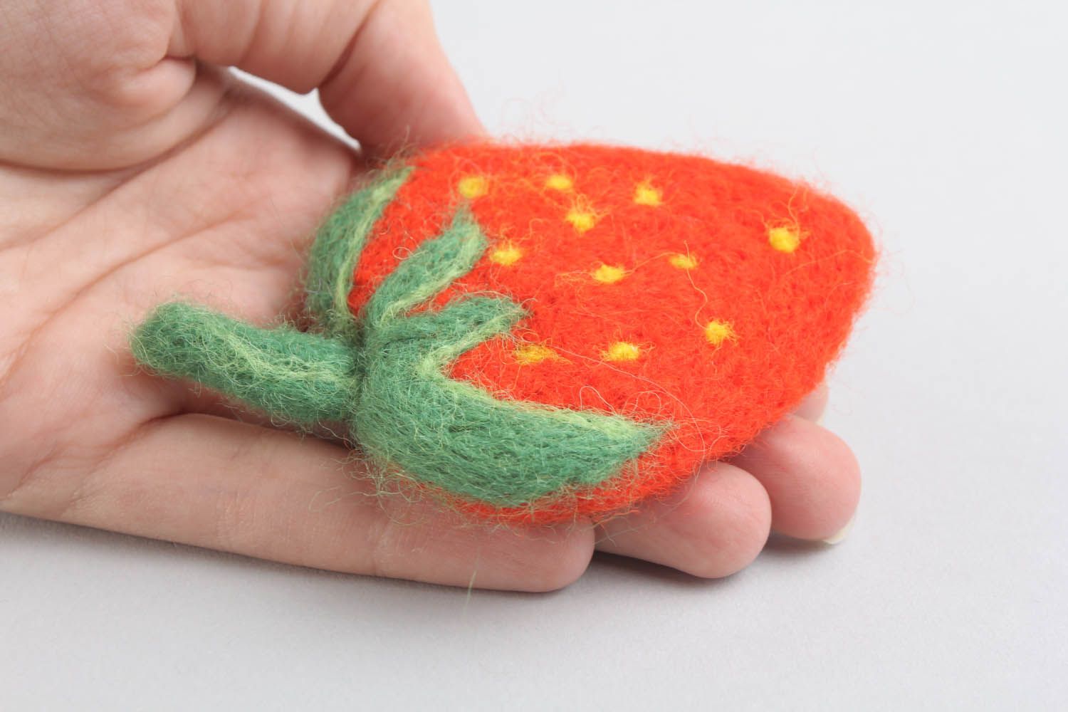 Brooch made ​​of wool using the technique of dry felting photo 2
