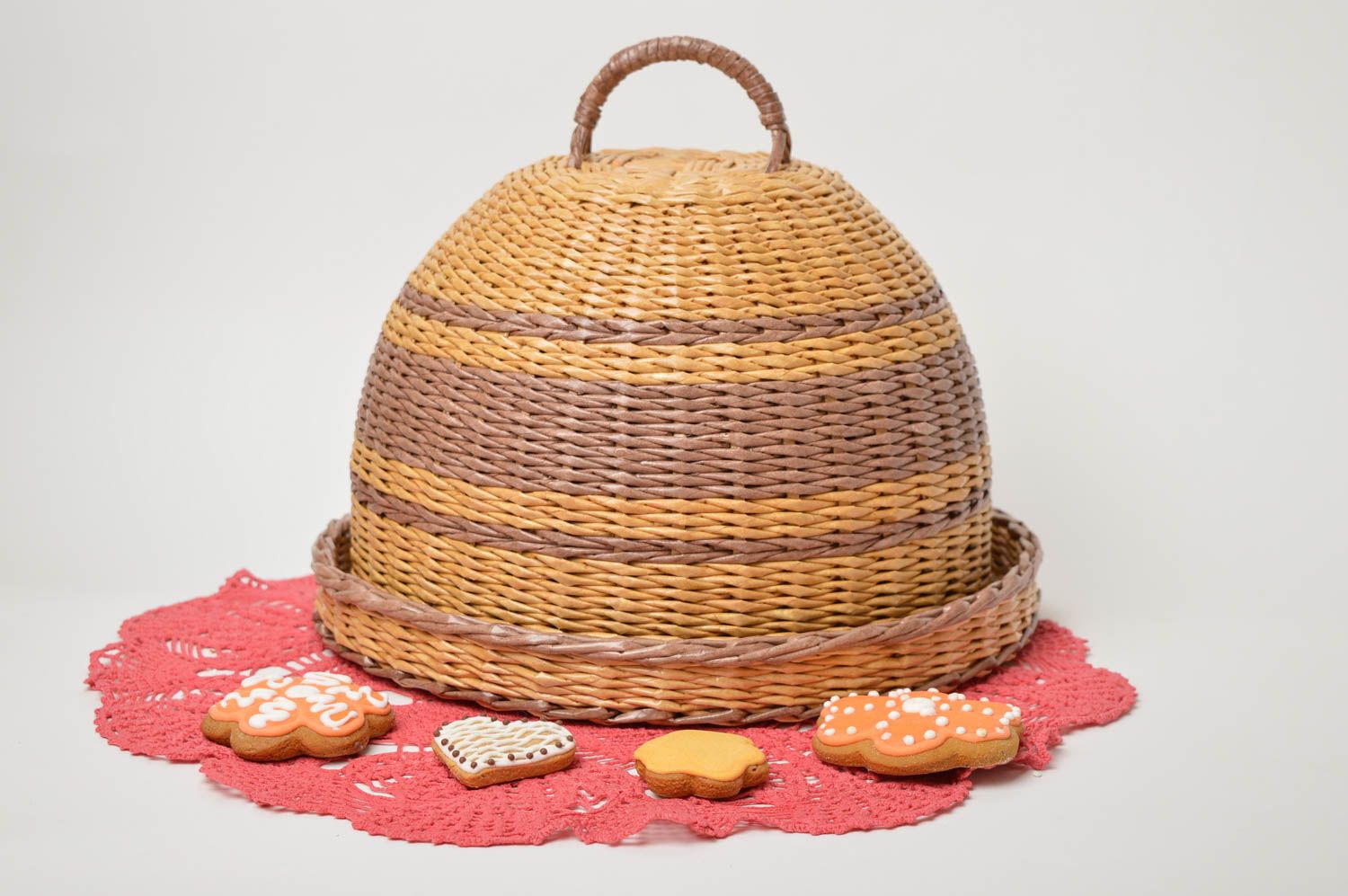 Плетеная хлебница ручной работы хлебница с крышкой необычная корзина из газет фото 1