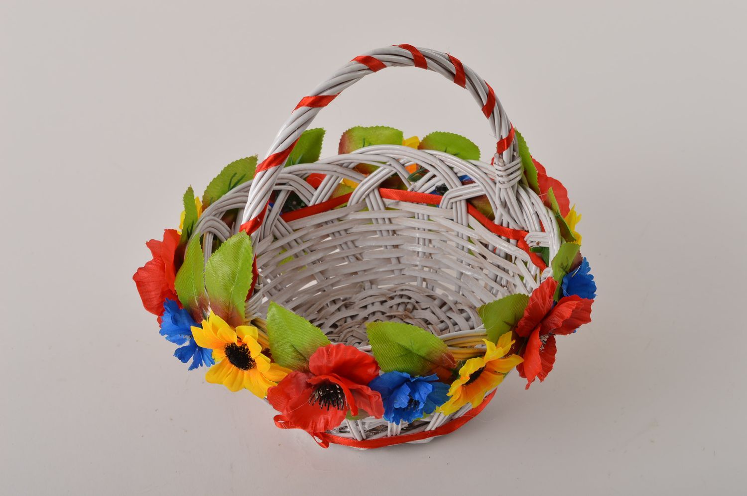 Cesta de mimbre hecha a mano elemento decorativo con flores regalo para mujer foto 4