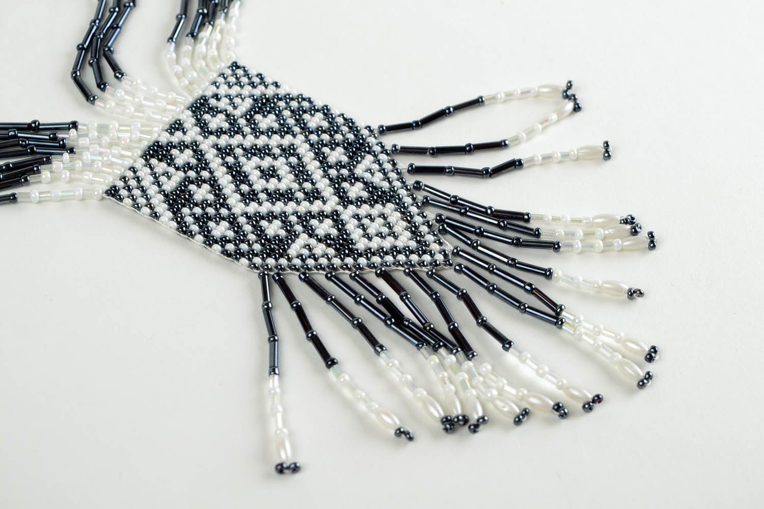 Collier perles rocailles Bijou fait main Accessoire femme noir et blanc photo 3