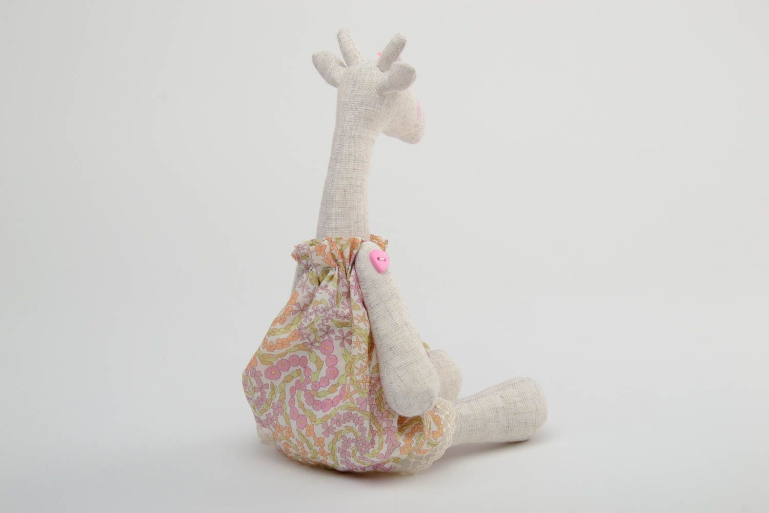 Тканевая игрушка жираф в платье из льна ручной работы для интерьера и детей фото 4