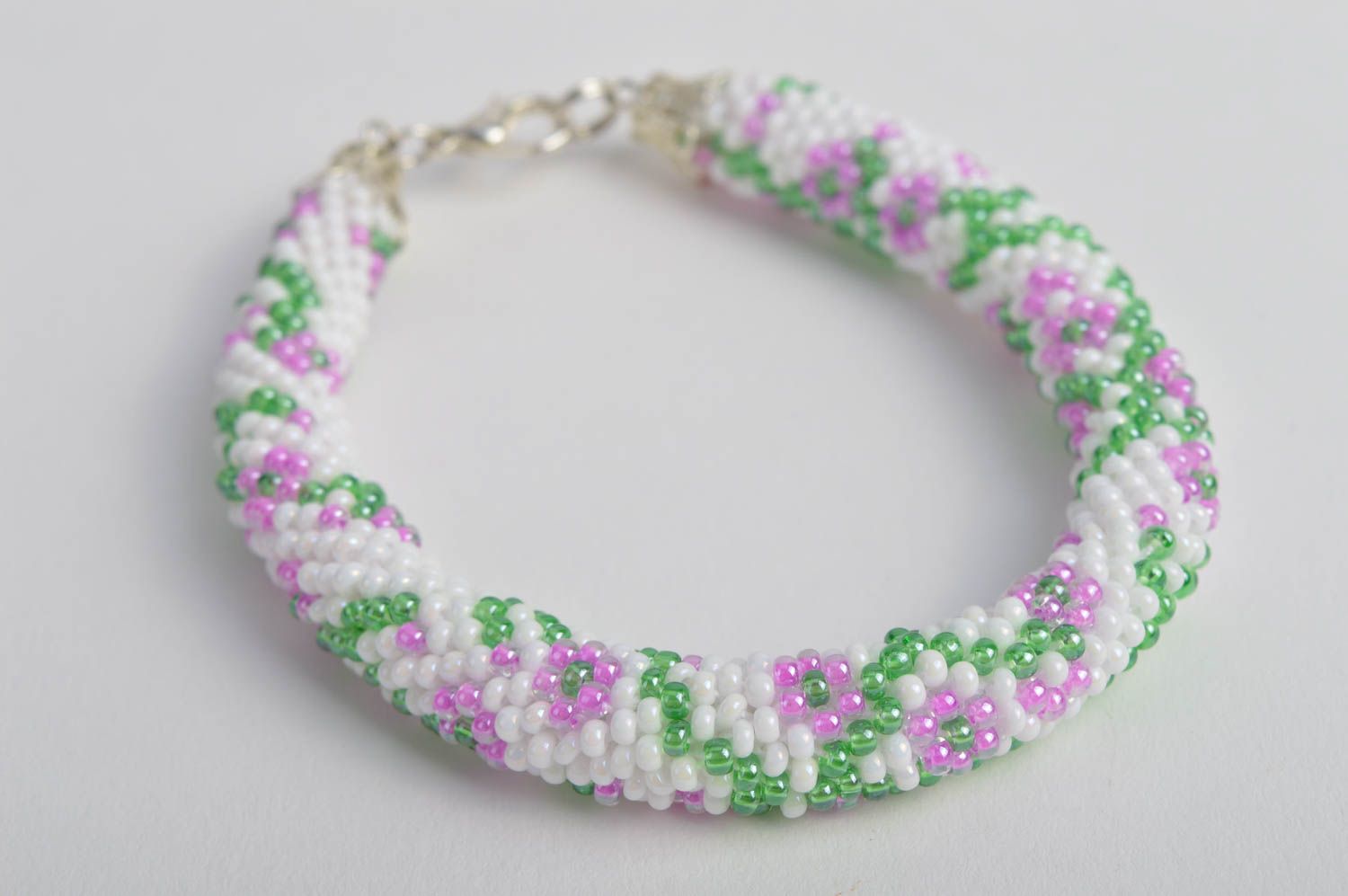 Bracelet perles de rocaille Bijou fait main blanc motif floral Cadeau fille photo 3