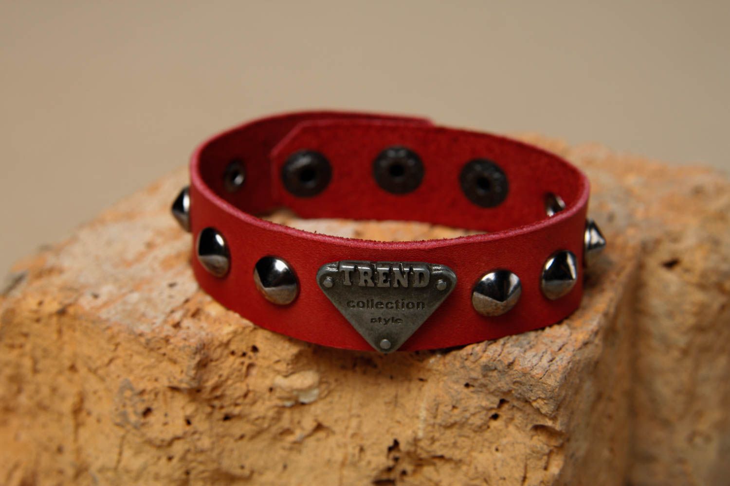 Красный широкий браслет ручной работы украшение из кожи модный браслет  фото 1