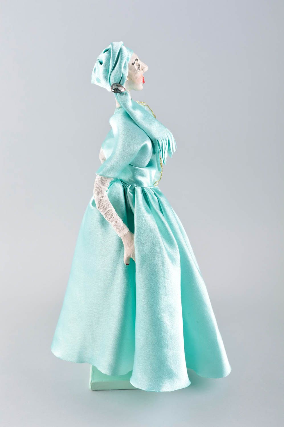 Muñeca hecha a mano con vestido celeste souvenir original juguete de colección foto 4