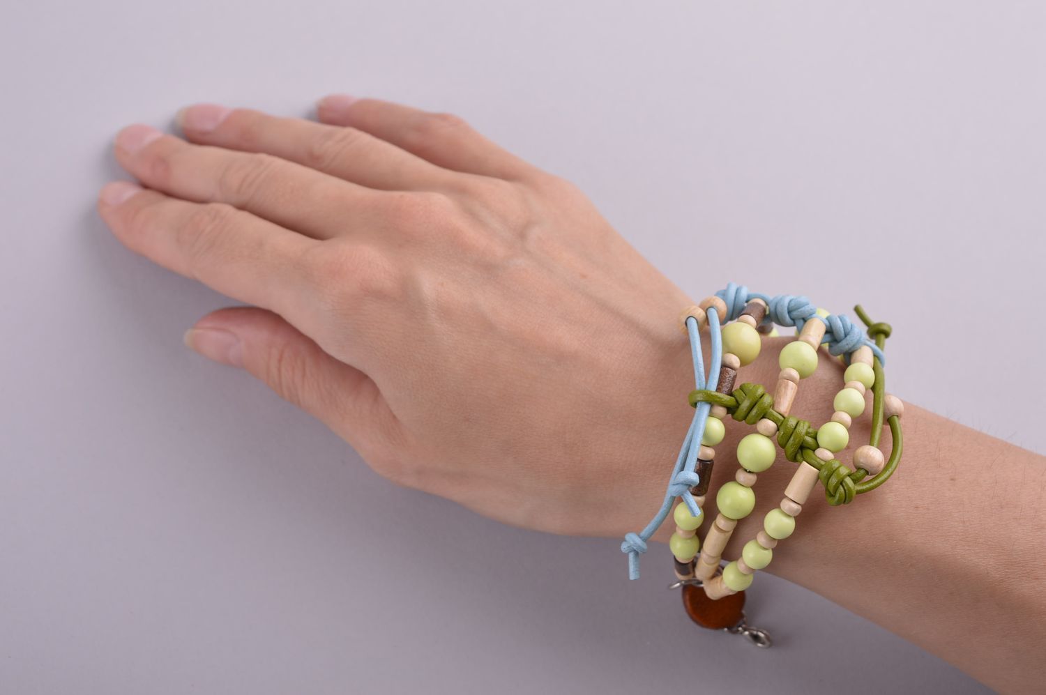 Bracelet large Bijou fait main multirang en perles de bois Accessoire femme photo 5