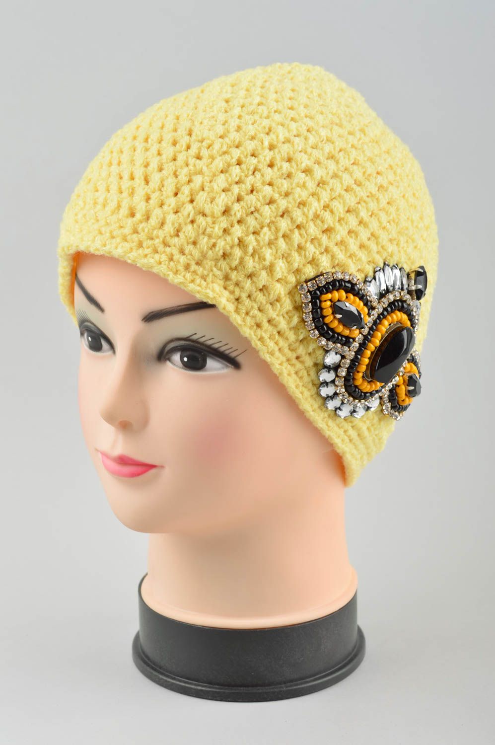 Вязаная шапка ручной работы зимняя шапка с вышивкой вязаная шапочка желтая фото 2