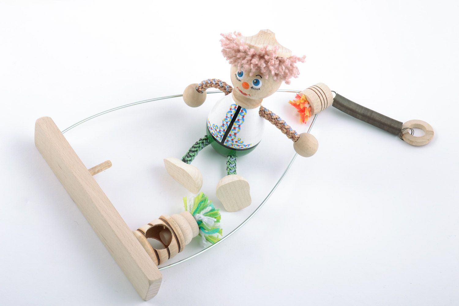 Деревянная игрушка на пружинке ручной работы расписанная эко красками для детей фото 2