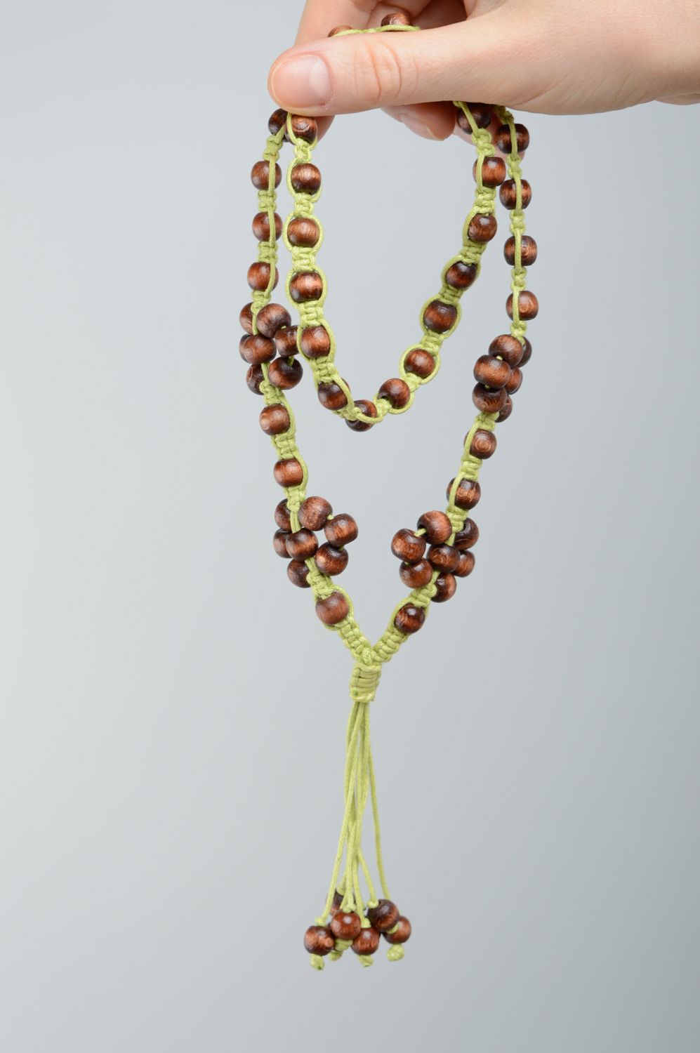 Long collier en macramé vert et marron avec perles de bois fait main pour femme photo 3
