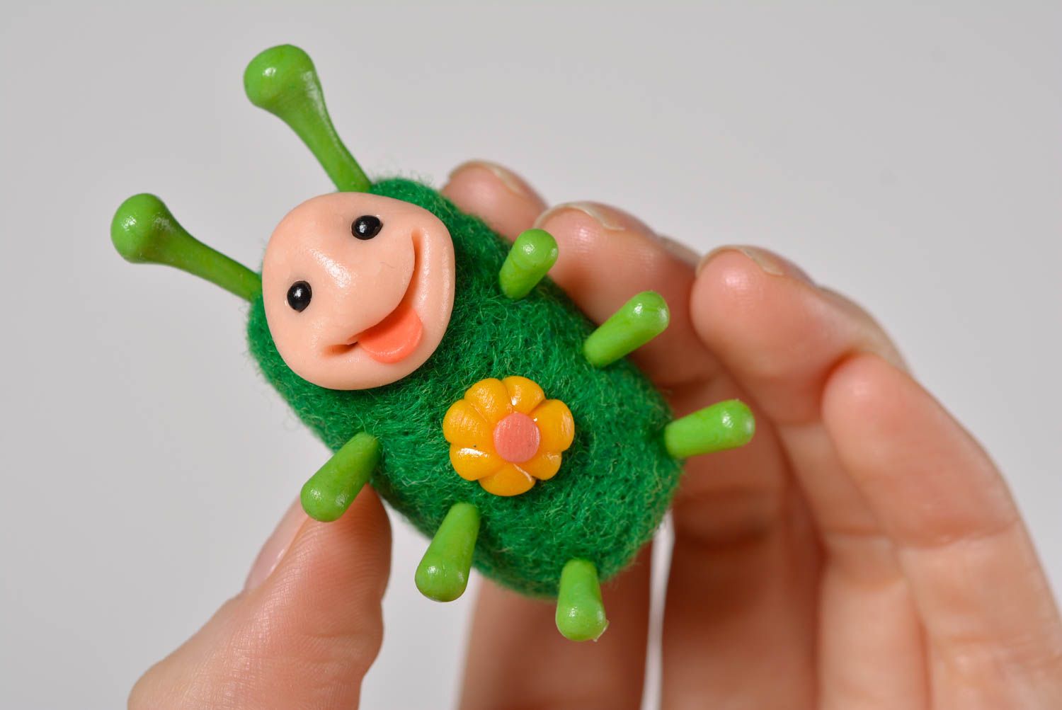 Handmade Kuscheltier Käfer grün Geschenke für Kinder Haus Deko aus Wolle  foto 5