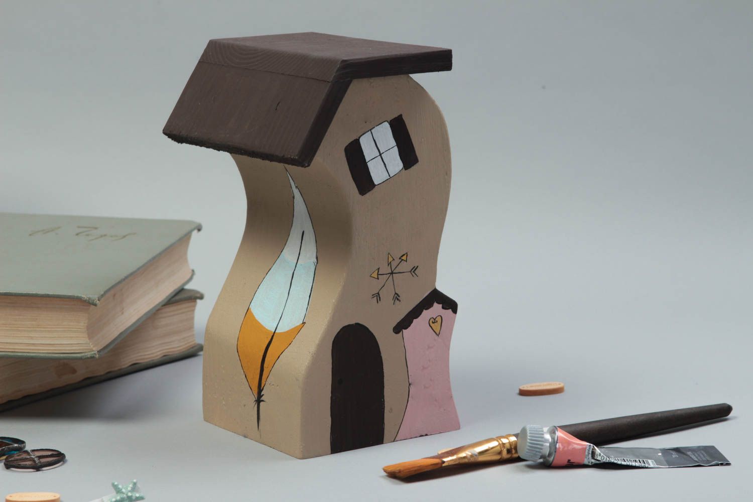 Deko Haus handgemacht Figur aus Holz schöne Dekoration Designer Geschenk bemalt foto 1
