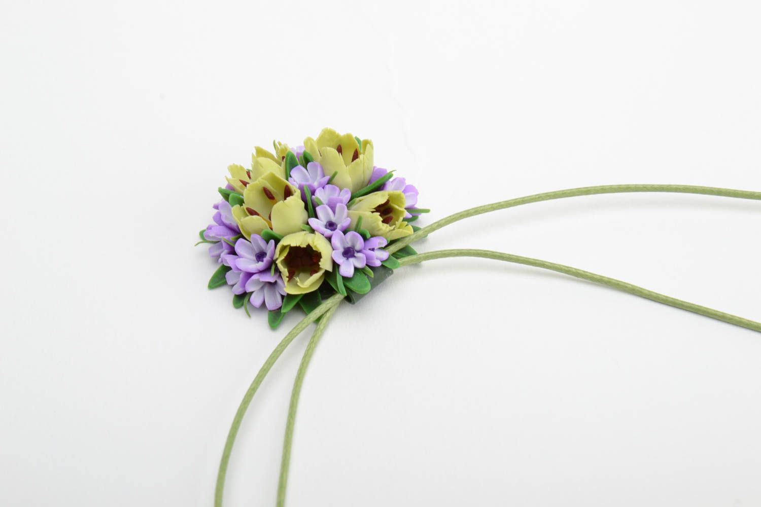 Pendentif en pâte polymère avec fleurs fait main accessoire sur lacet pour femme photo 3