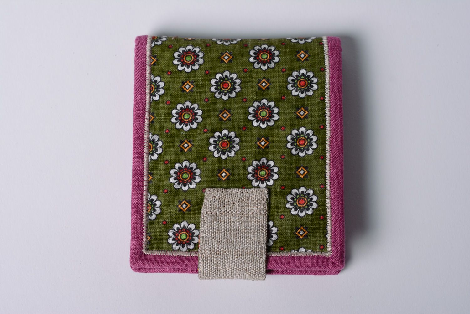Женский кошелек текстильный пестрый на кнопке фото 3