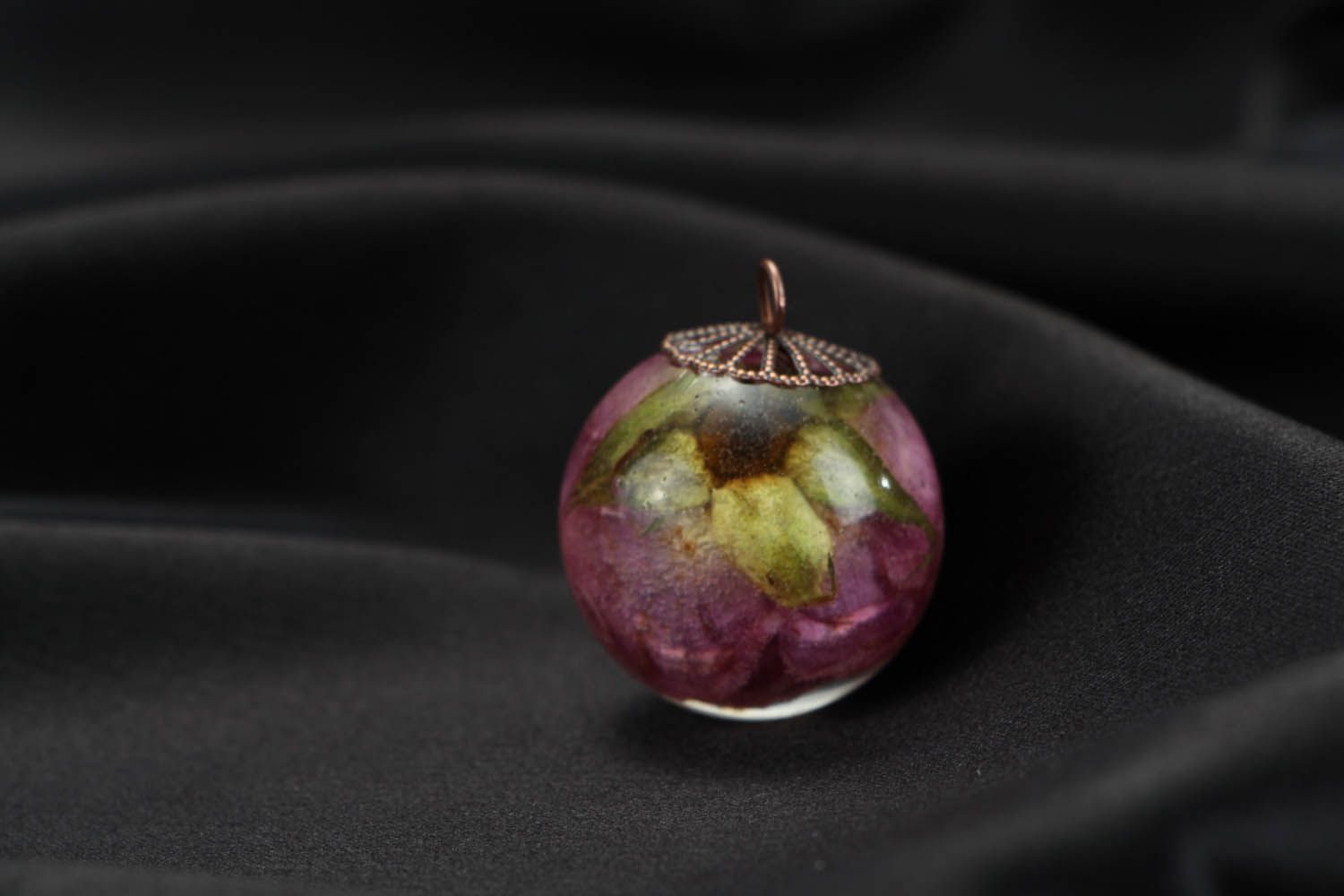 Pendant with a natural rose coated with epoxy photo 3