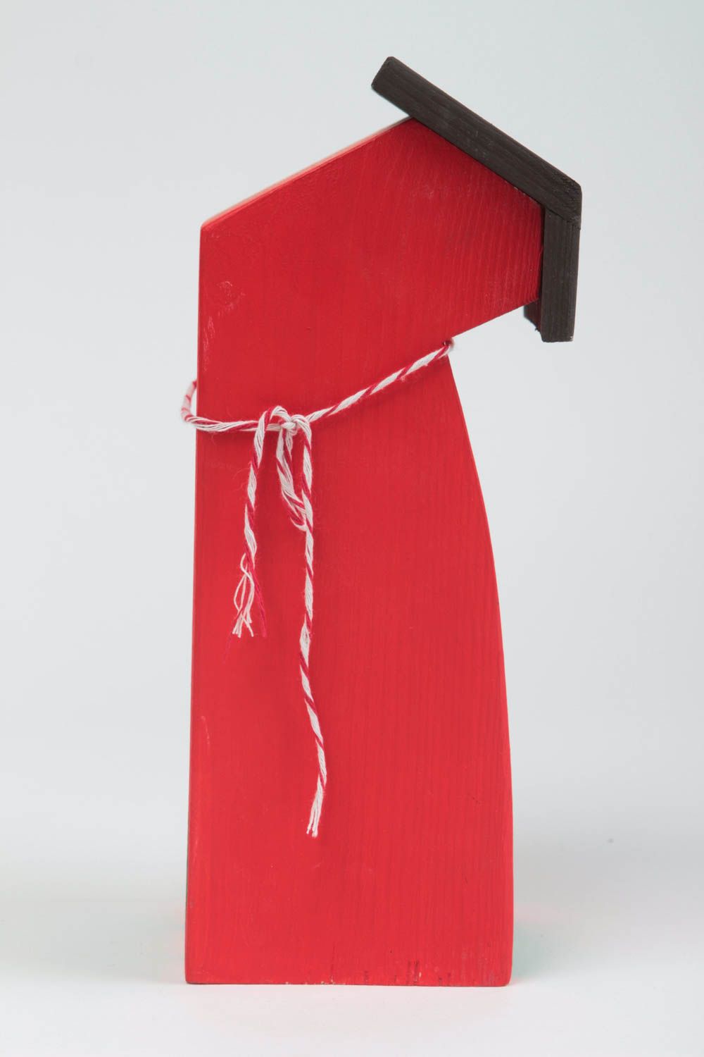 Деревянный домик для декора ручной работы расписанный красками красный фото 3