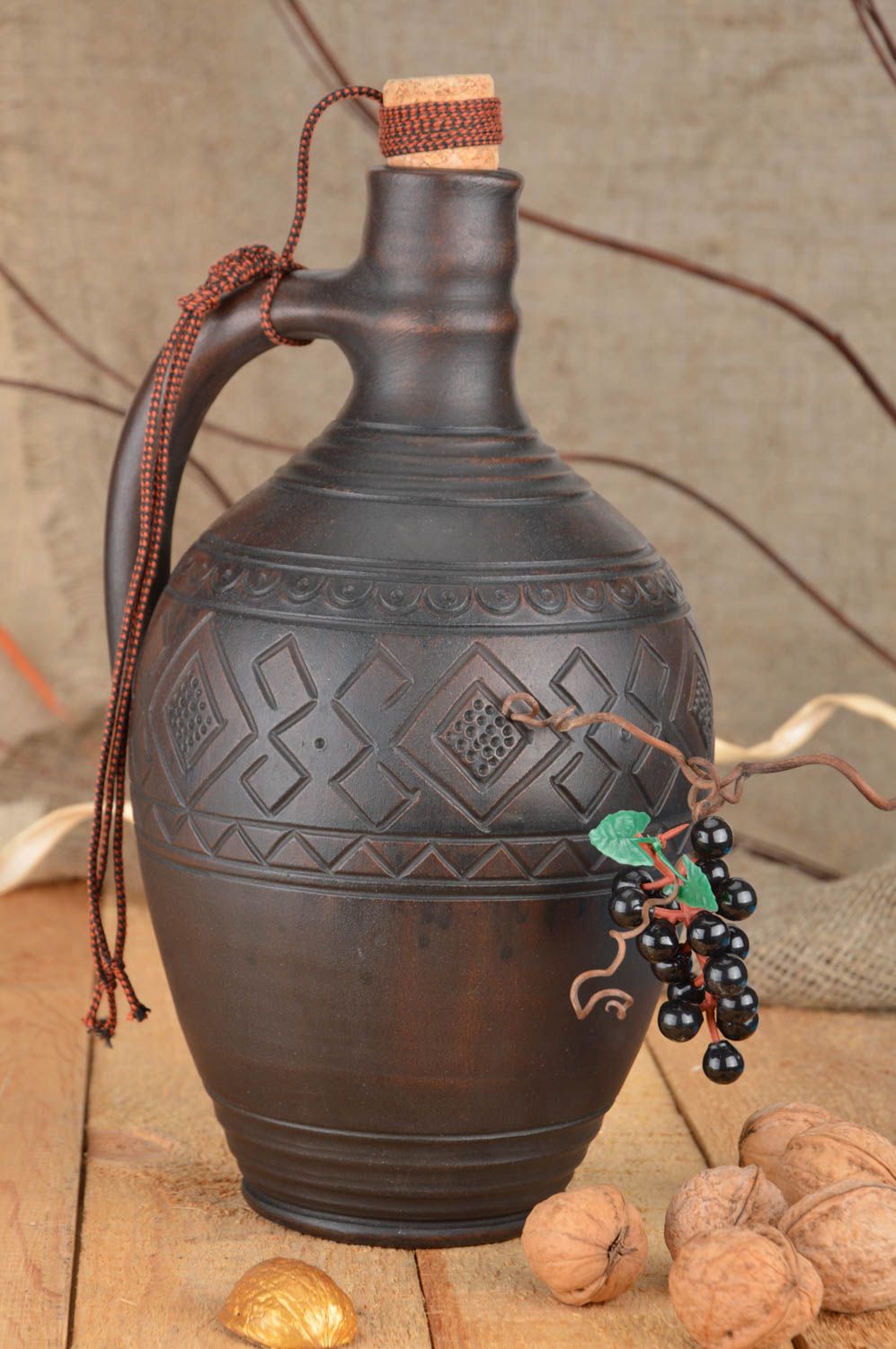 Botella cerámica con corcho decorativa artesanal marrón con ornamento 330 ml foto 1