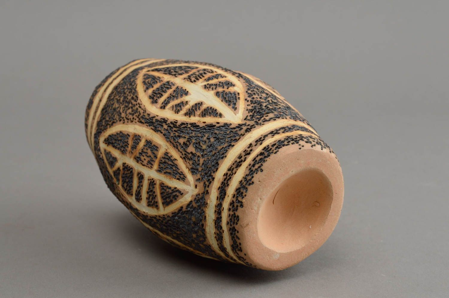 Petit vase en argile peint de glaçure à motif style ethnique gris fait main photo 3