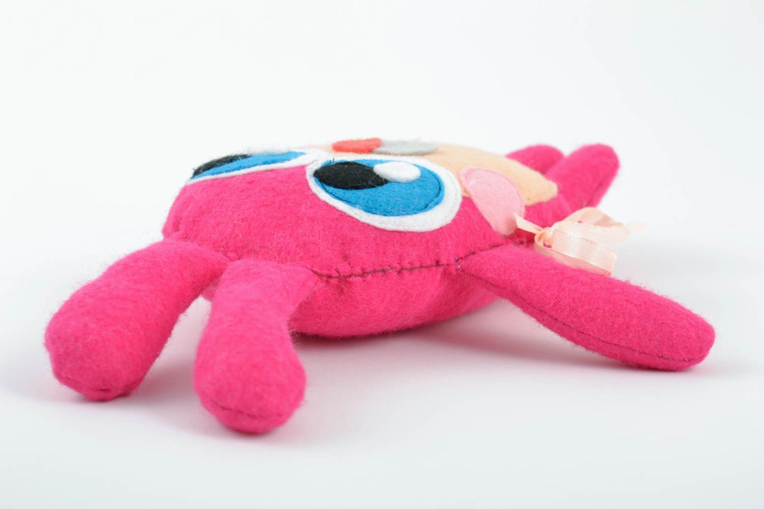 Мягкая игрушка в виде зайца из фетра ручной работы розовая небольшая для ребенка фото 4