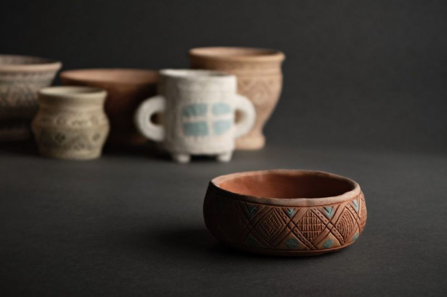 Cinzeiro de cerâmica étnico foto 1