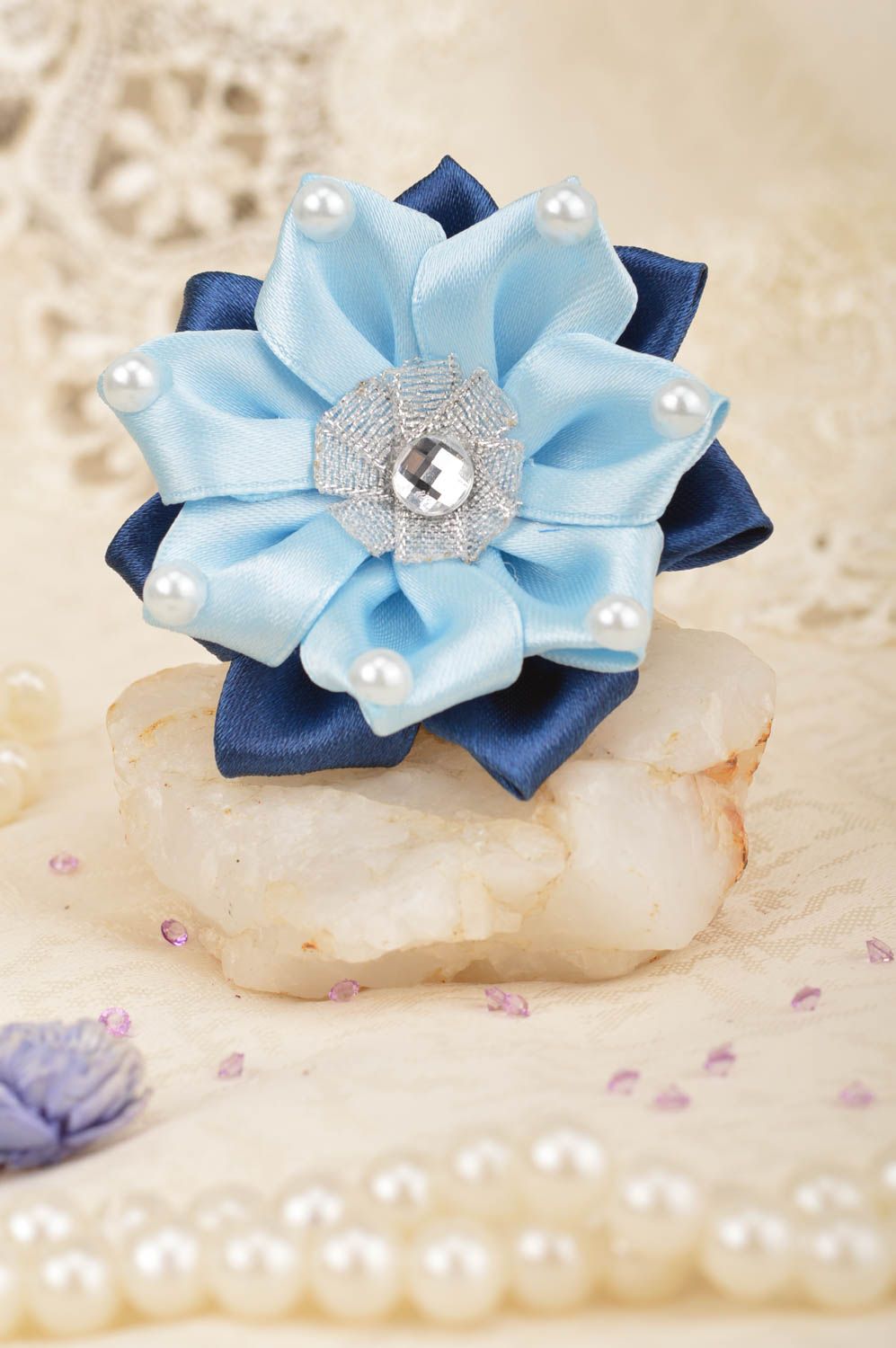 Blauer großer schöner handgemachter Haargummi für Kinder mit Blumen originell foto 1