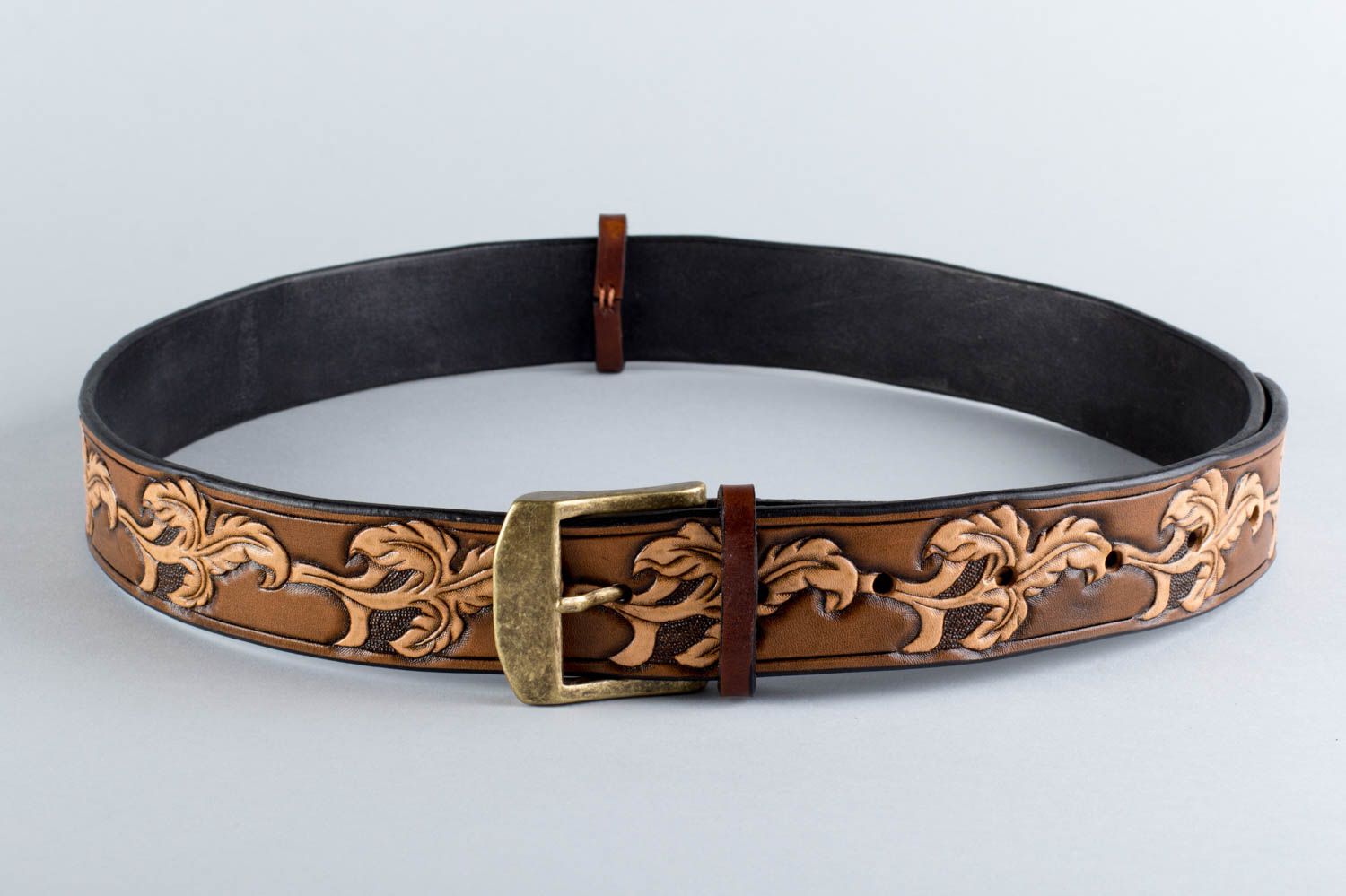 Cinturón de hombre de cuero natural artesanal marrón con hebilla de acero foto 5