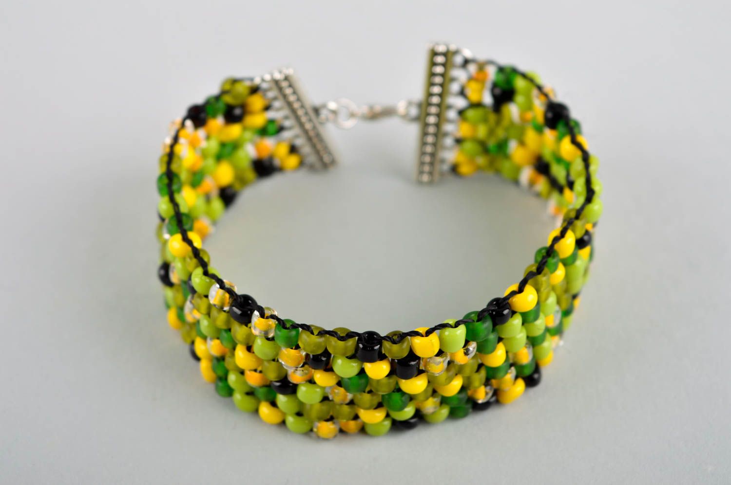 Bracelet perles de rocaille Bijou fait main vert-jaune-noir Cadeau pour femme photo 2