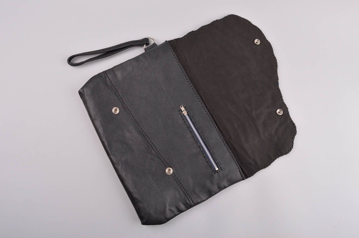 Clutch Tasche handmade Accessoire für Frauen kleine Tasche aus Leder in Schwarz foto 5