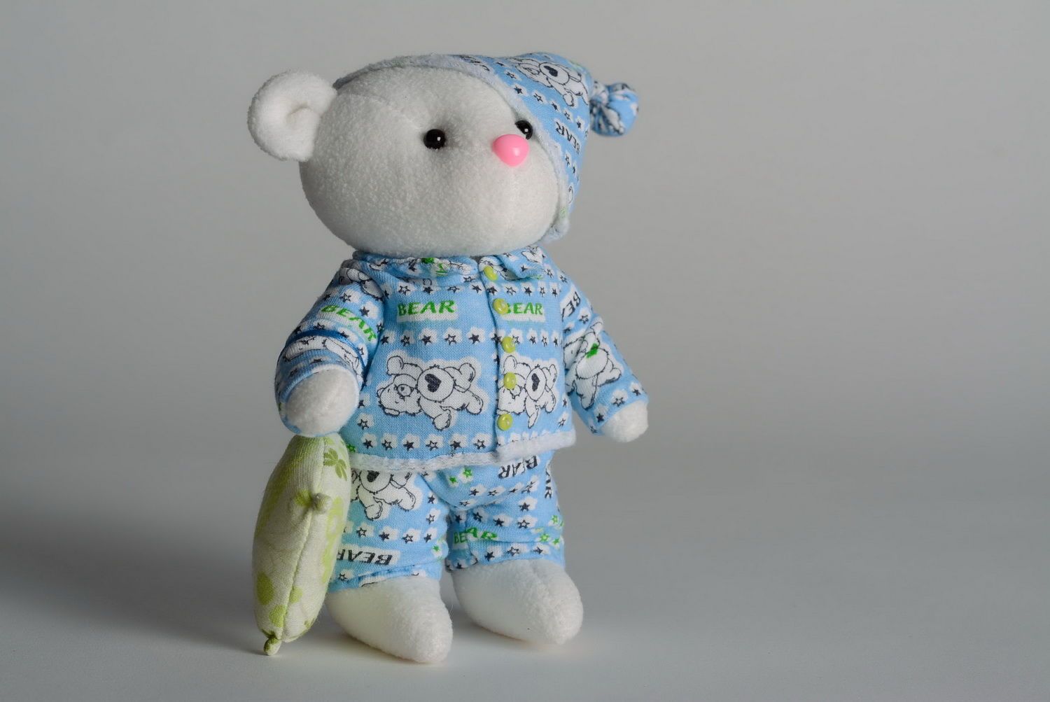 Handmade Kuscheltier Bär im Schlafanzug foto 2