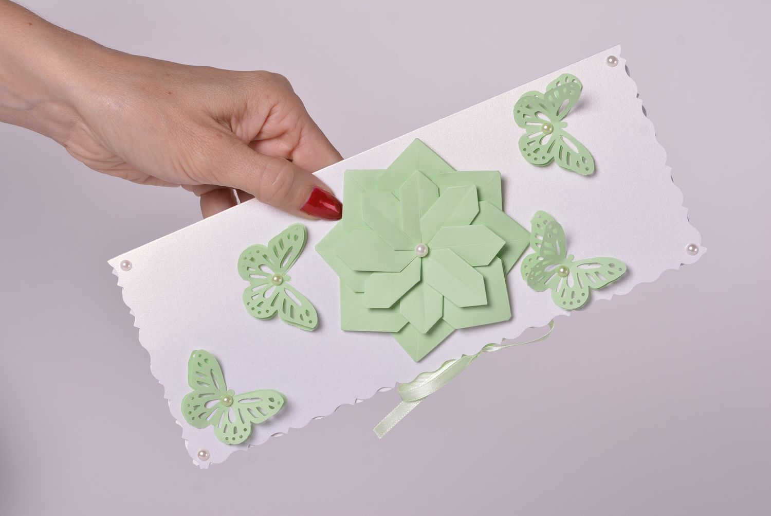 Carte de voeux fait main blanche avec fleur et papillons verts  Cadeau original photo 4