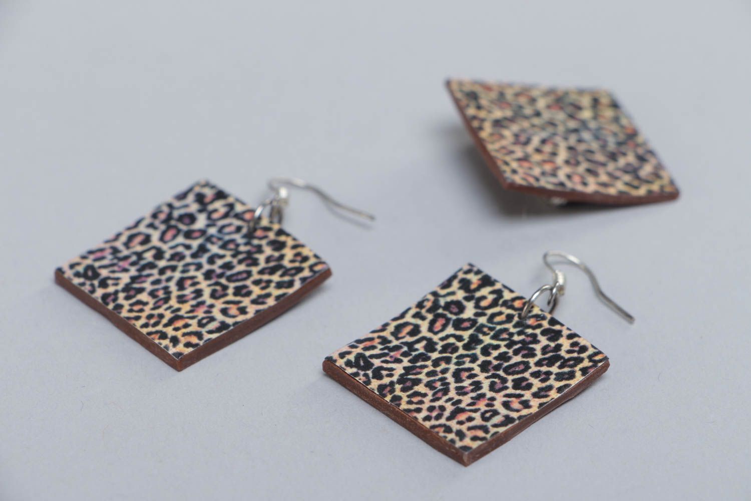 Juego de joyas con estampado de leopardo broche y pendientes artesanales plásticos  foto 3