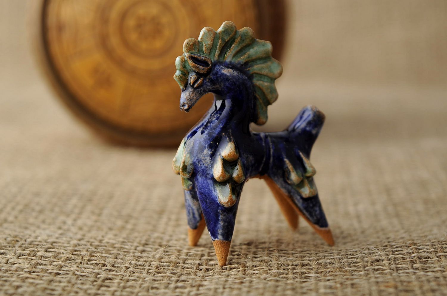 Свистулька-лошадка из глины фото 2