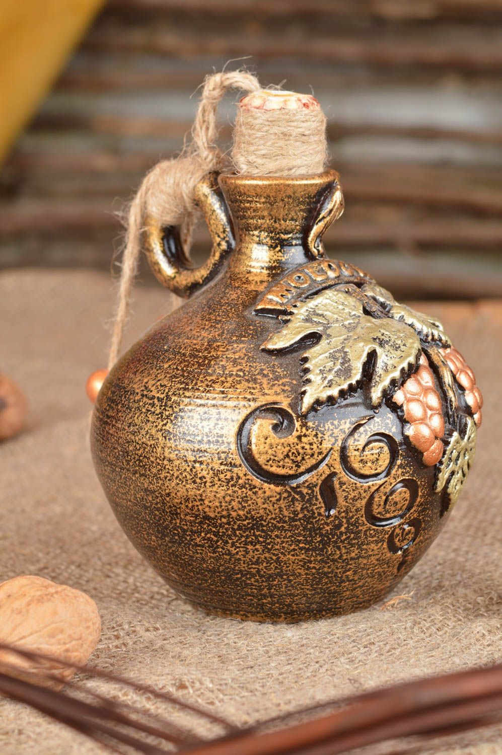 Petite bouteille en céramique brune faite main 30 cl peinte avec bouchon  photo 1