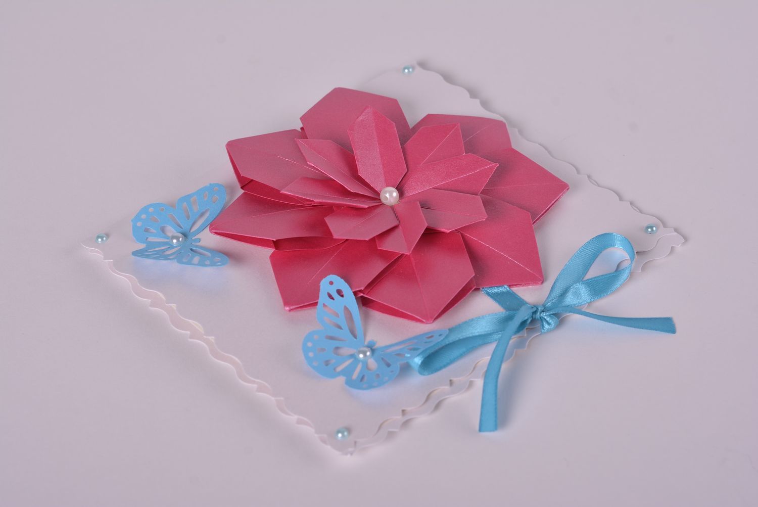 Carte de voeux fait main avec fleur rose et papillon en carton Cadeau original photo 1