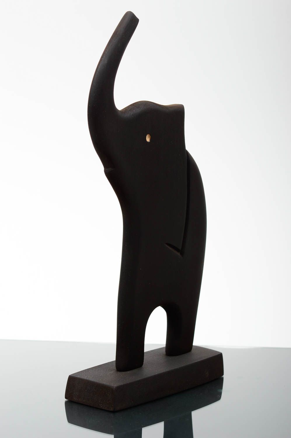 Statuette éléphant fait main Figurine en bois de frêne noire Décoration maison photo 2