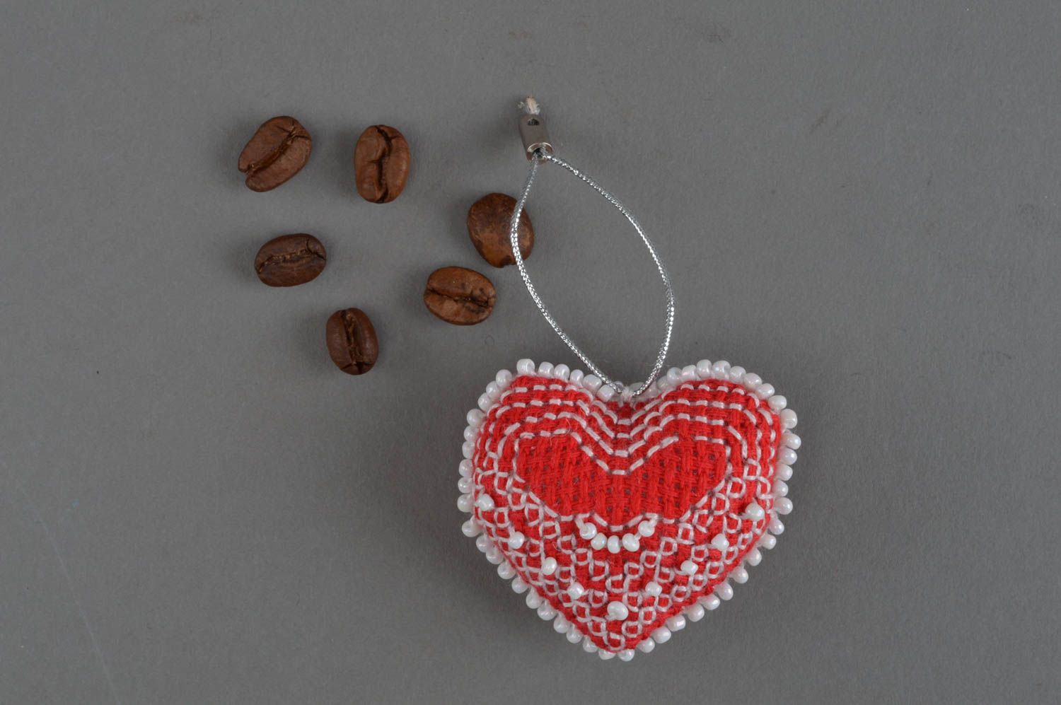 Красный брелок сердце для ключей из канвы ручной работы мягкий оригинальный фото 1