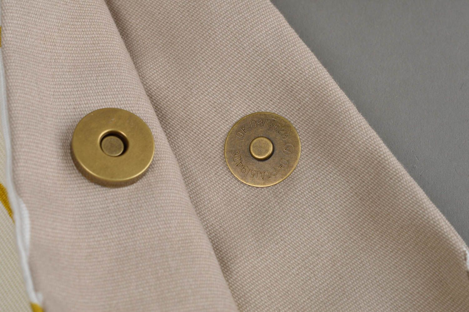 Originelle handgemachte Tasche aus Stoff aus künstlichem Wildleder für Damen foto 4