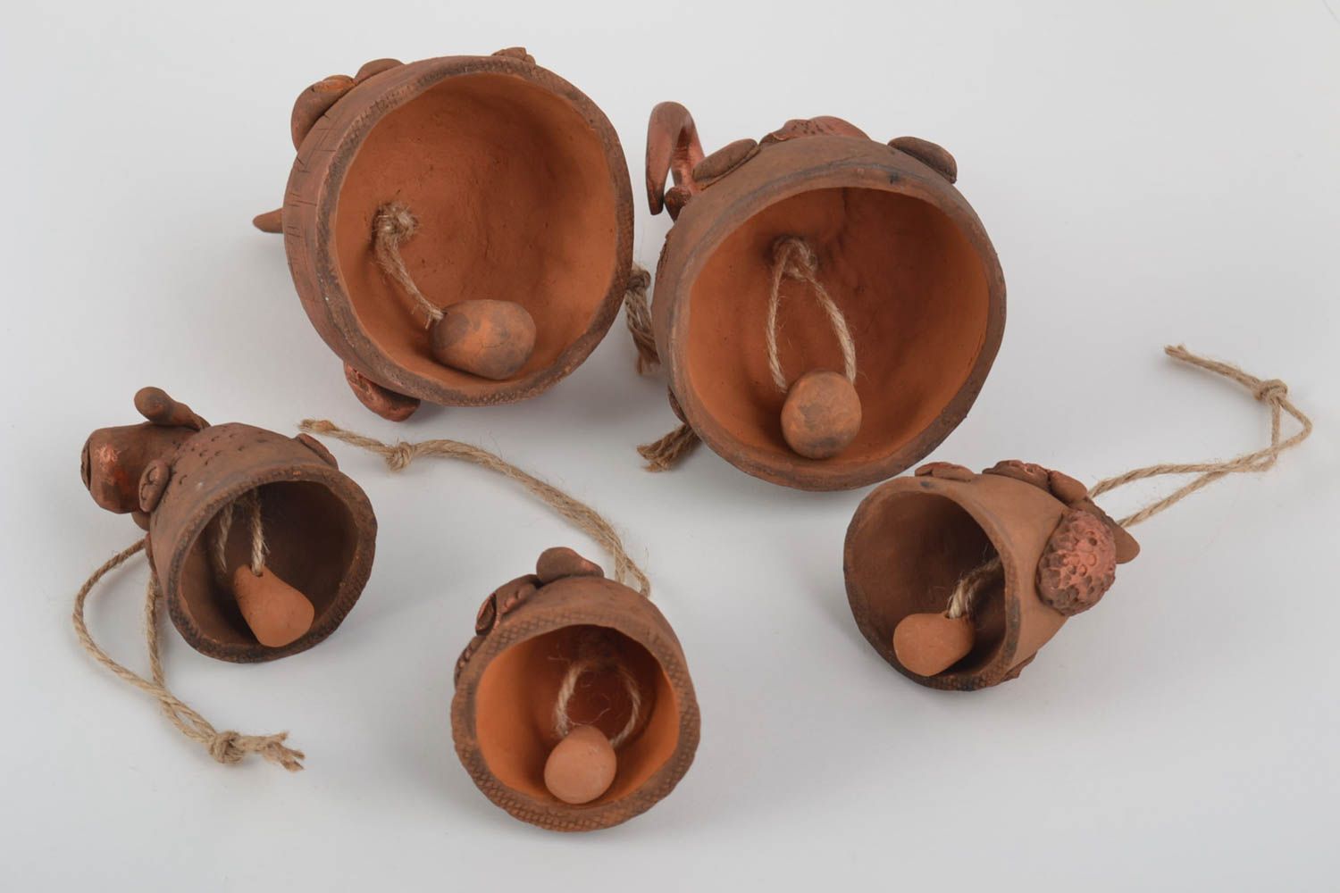 Juego de cinco campanas de decoración artesanales cerámicas hechas a mano foto 2