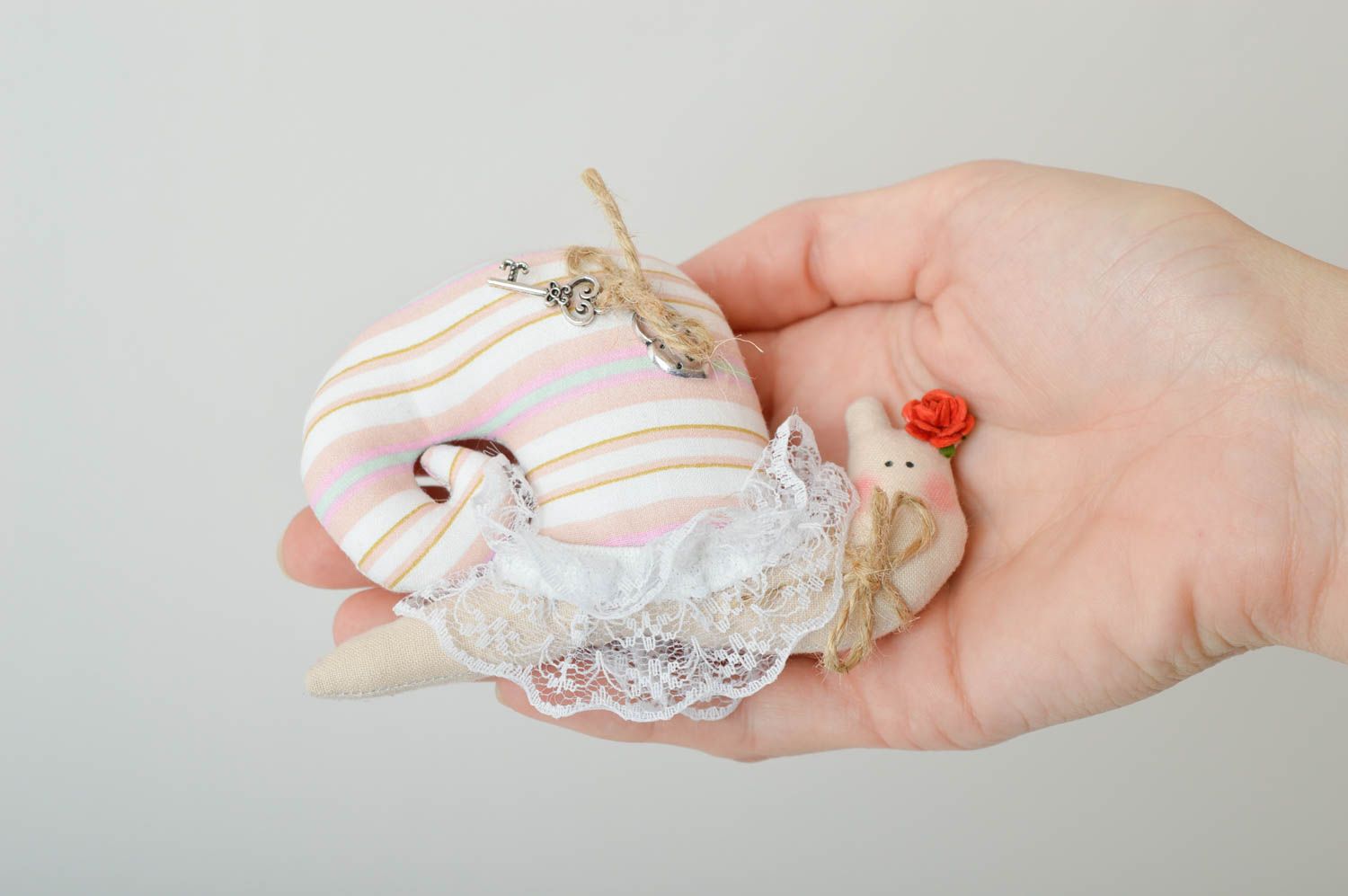 Jouet-escargot fait main Peluche en tissu Cadeau original Déco maison en coton photo 5