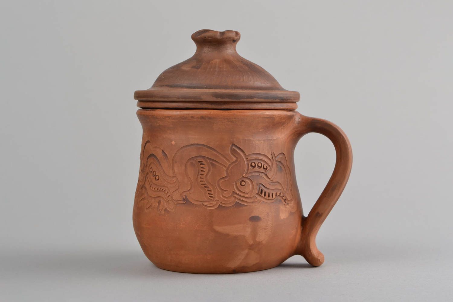 Molded clay cup for tea making with Mayan patterns and lid in brown color photo 4
