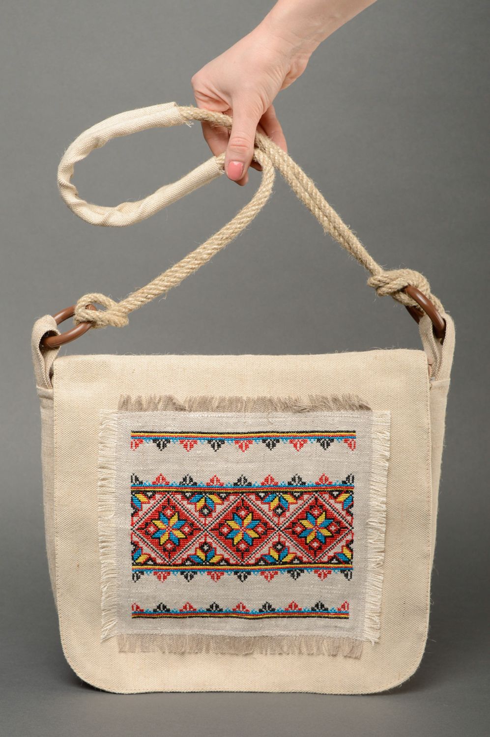 Женская сумка из ткани ручной работы с вышивкой фото 1