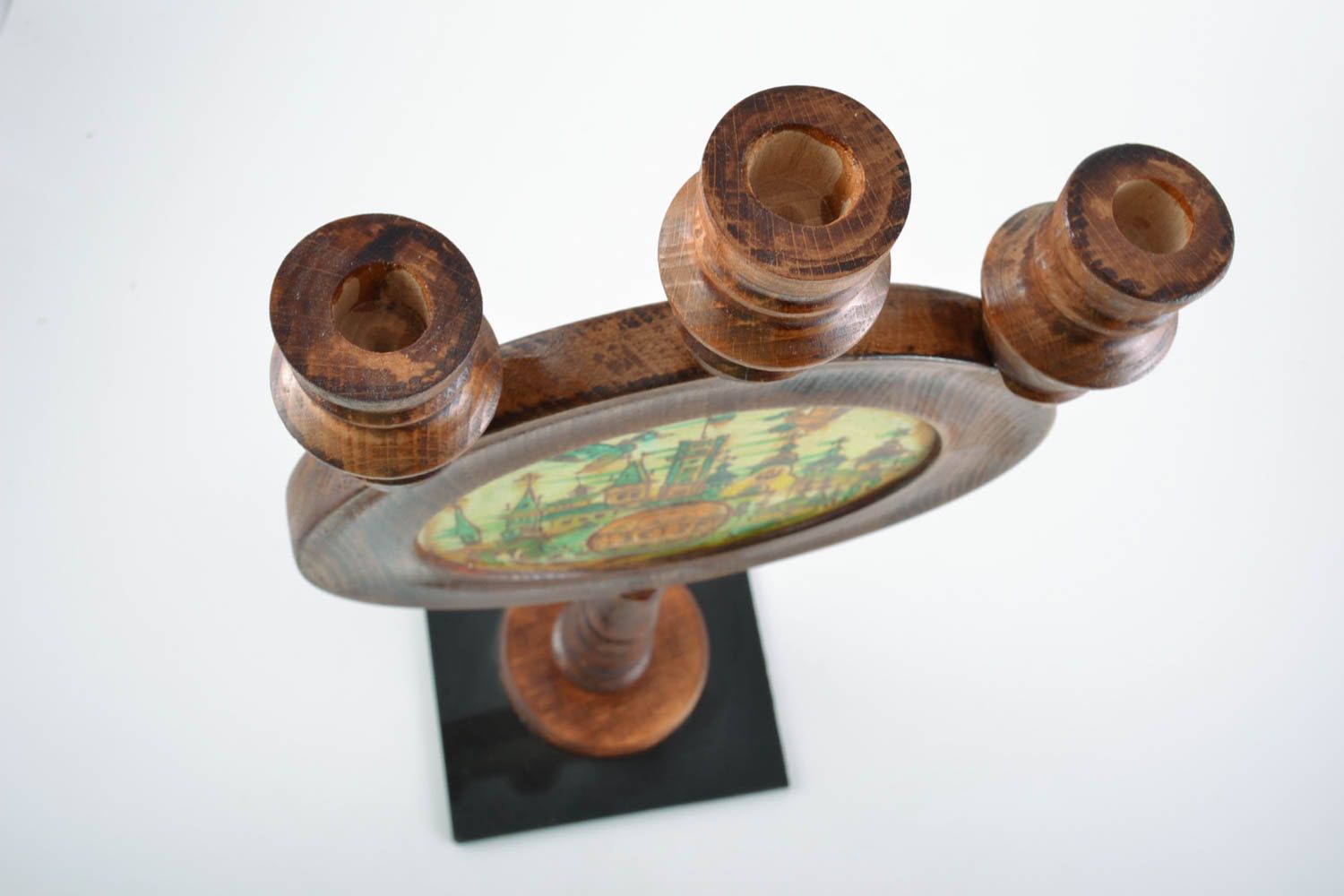 Candelero de madera para tres velas redondo pintado en soporte hecho a mano foto 4