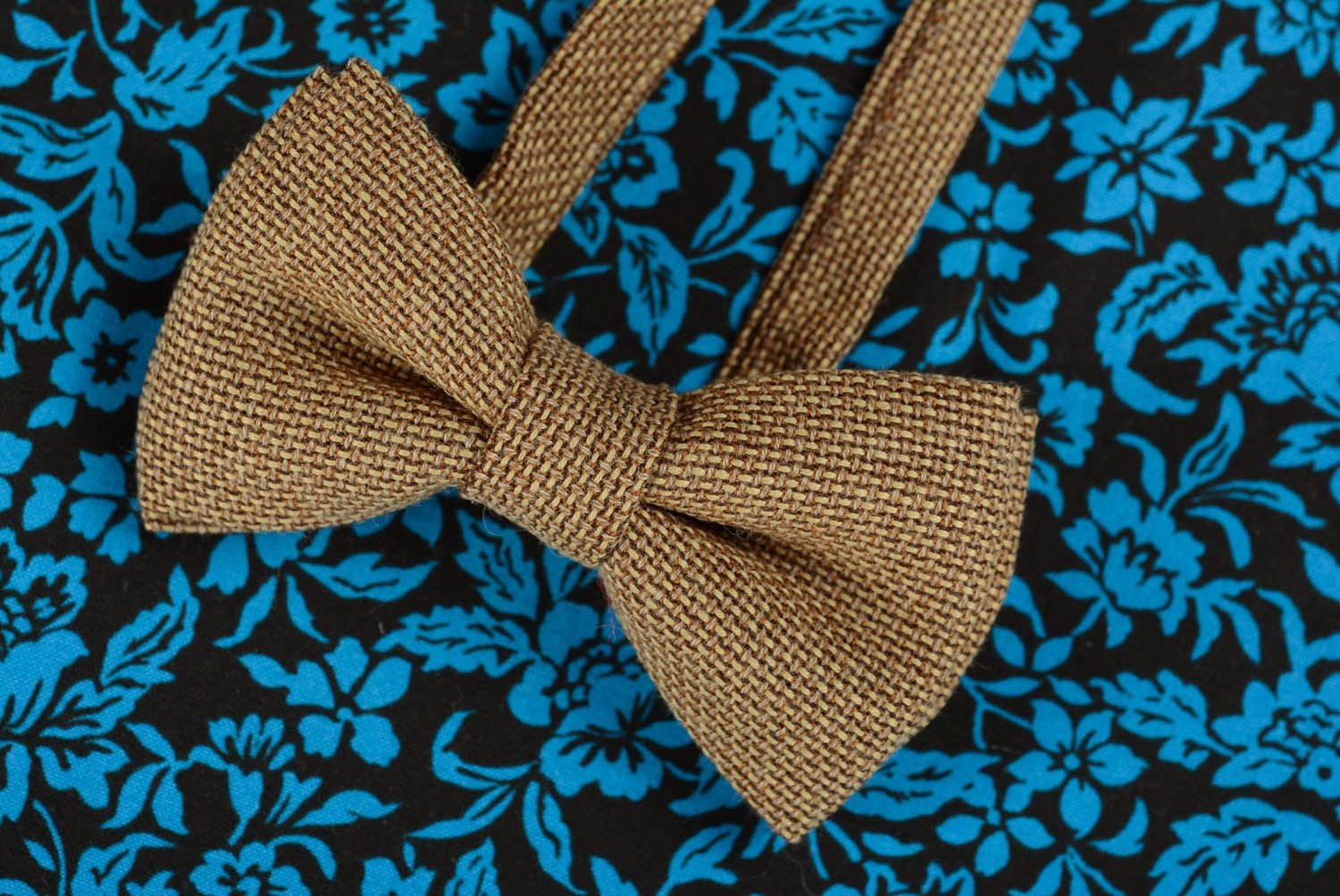 Gravata borboleta feita mistura de lã  foto 3