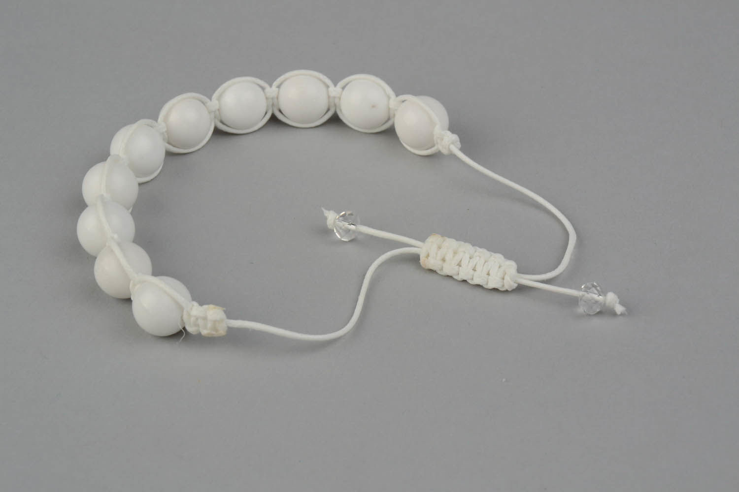 Wrist bracelet with white agate crumbs photo 4