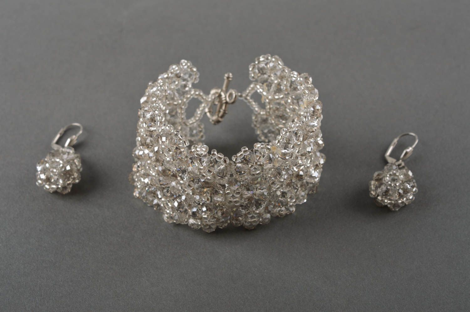 Комплект украшений ручной работы широкий браслет красивые серьги из кристаллов фото 2