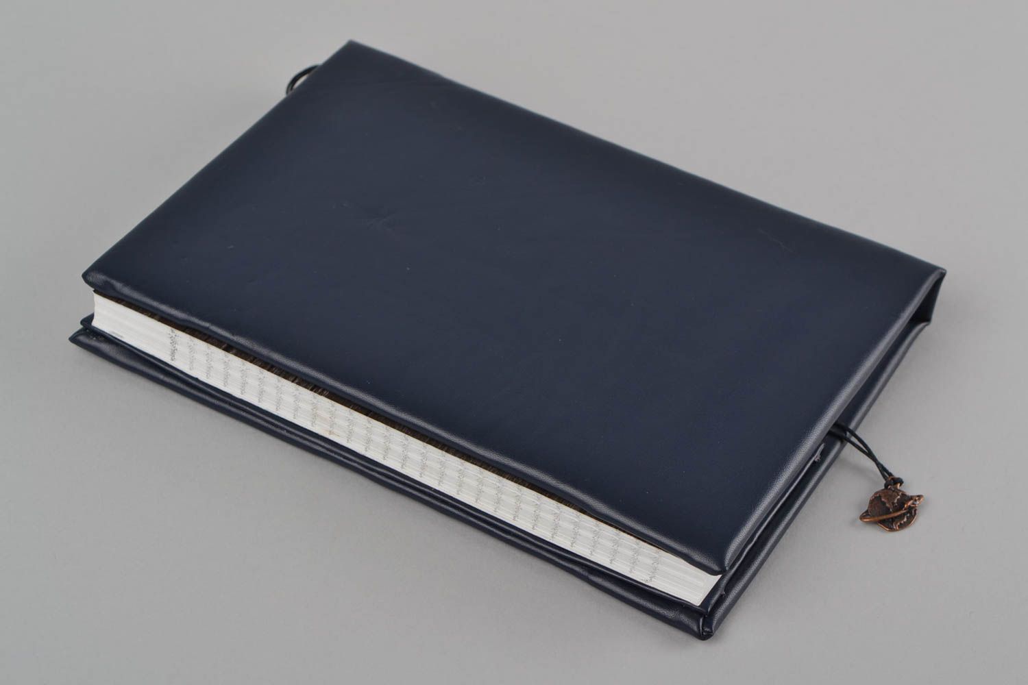Cuaderno artesanal con tapa de cuero artificial de 360 páginas y marcapáginas foto 5